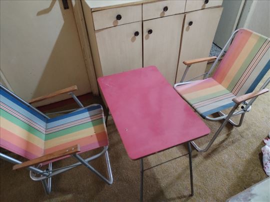 Kolekcionarske stolice i sto za odmor