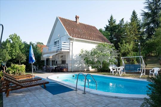 Kuca u Babama izdaje se