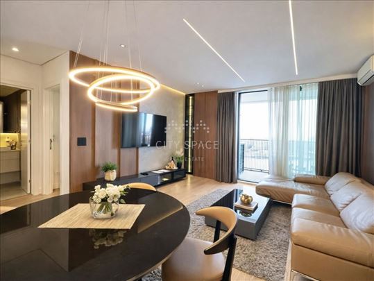 Luksuzan stan sa pogledom na reku za rentu