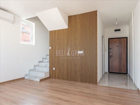 Lux, renoviran penthaus sa pogledom