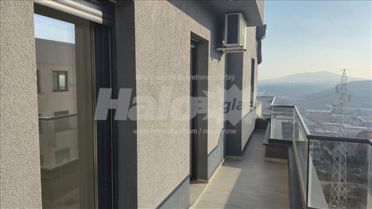 Penthaus sa vrhunskim pogledom, i garažnim mestom