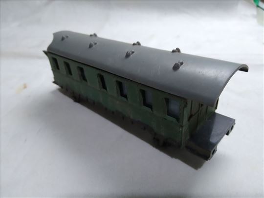 Piko putnicki vagon HO, fali tockovi,kukice,ograde