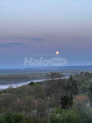 Pogled na Dunav i montažni obljekat