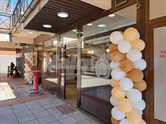 Prodaje lokal na bezanijskoj kosi kod pijace 