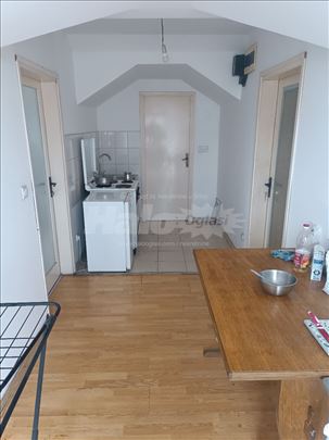 Soba u Krnjači blizu metroa