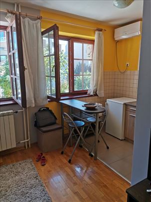 Useljiva nova garsonjera