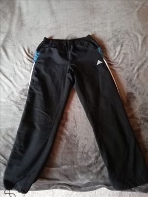 Adidas pantalone – M veličina – kao nove
