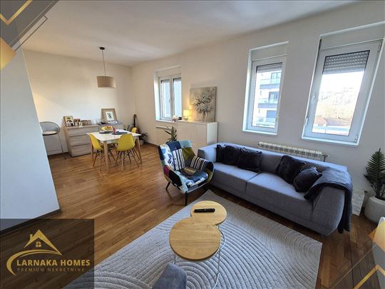 Autokomanda, trosoban, 5/6 sprat, lift