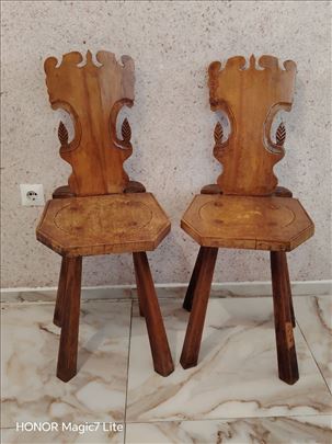 Dve Stare Stilske Drvene Stolice ocuvane