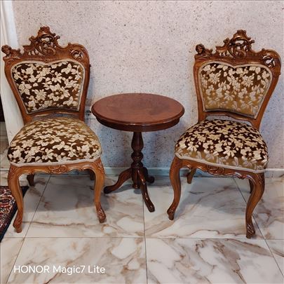 dve unikatne Stare stilske stolice i sto 