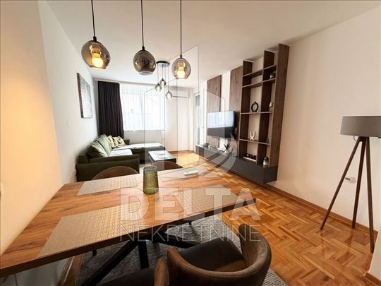 Dvoiposoban stan, sa parkingom, u novoj zgradi 