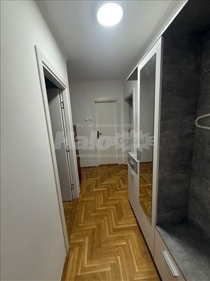 Izdajem kompletno sredjen i opremljen stan