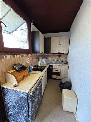 izdajem kuću u vinogradskoj ledine