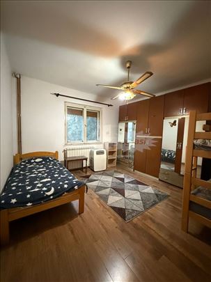 Izdavanje kuce za 4 radnika