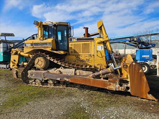 Iznajmljivanje Buldožera CAT D8R bez rukovaoca