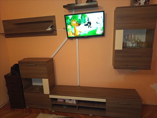 Komoletan namestaj iz kuce