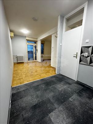 Renoviran uknjizen stan Borča