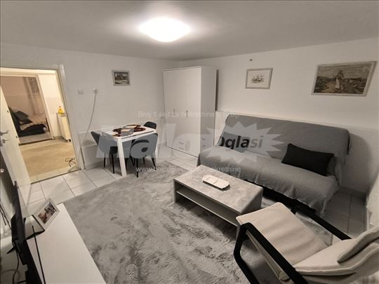 Renoviran stan u Zemunu