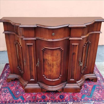 Stilska Masivna Trbusna Komoda 