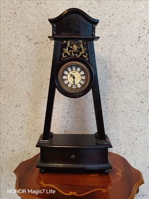 stilski drveni ocuvan sat na baterije 