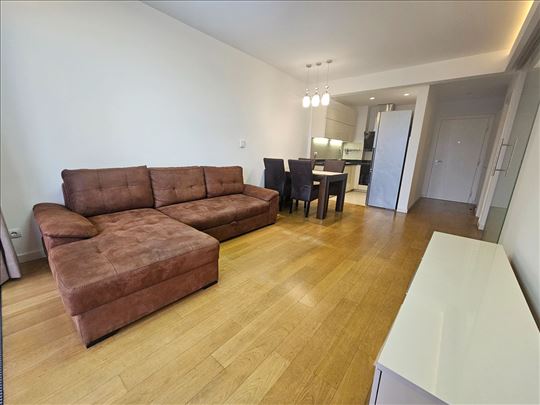 West 65, 80m2 3.0 namešten, 6. sprat