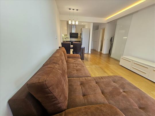 West 65, 80m2 3.0 namešten, 6. sprat