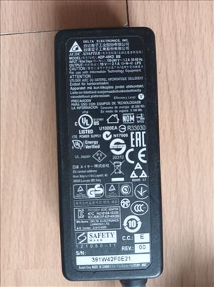  19 V DC, 2.1 A, 40 W punjac