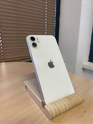 64GB iPhone 11 Beli - 30 dana garancije