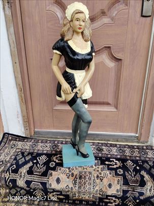 Dekorativna STARA Figura Sluzavka 