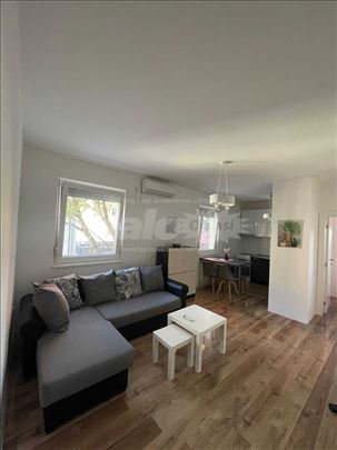 Dvoiposoban stan u Ćirpanovoj ulici