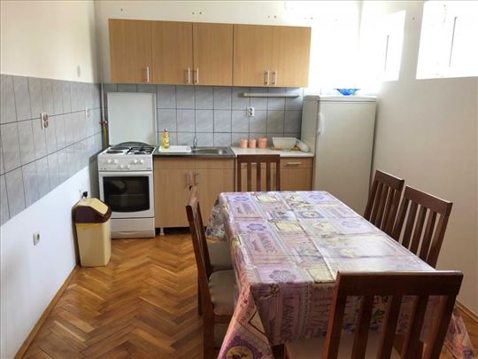 Izdaje se smeštaj za radnike u Inđija ID#1009