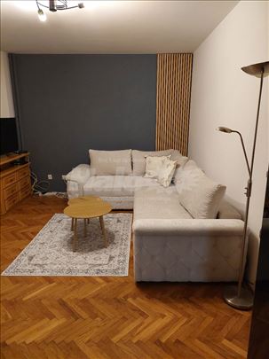 izdajem namesten useljiv stan u centru Beograda