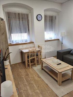 Izdajem renoviran stan u centru Pančeva