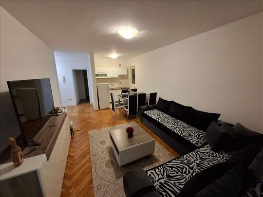 Kneževac-trosoban-nov-17.Oktobra-odmah useljiv