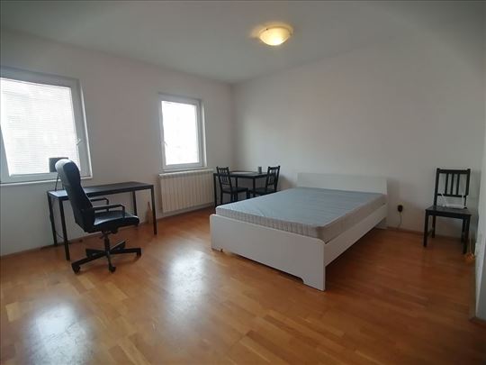 Nameštena garsonjera 27m2 ,useljiva - Detelinara