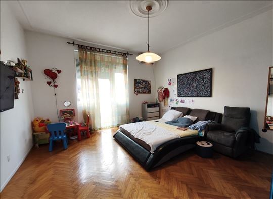 Odlična lokacija, uknjižen