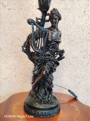 Prelepa Dekorativna stilska lampa ocuvana ispravna