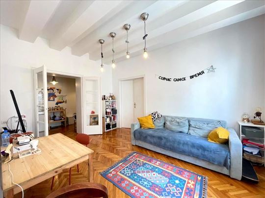 Renoviran , salonska zgrada ID#1007