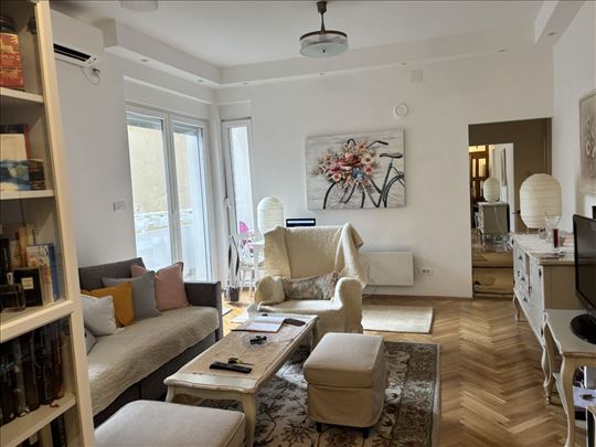 Retko u ponudi! Vračar salonac- VN 3809