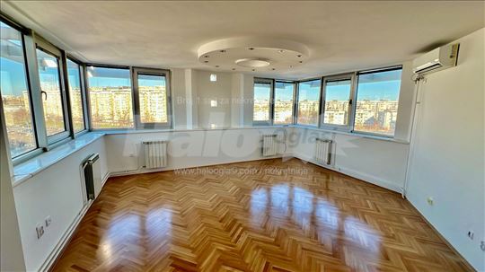 Stan/Poslovni Prostor Arena (retko u ponudi)