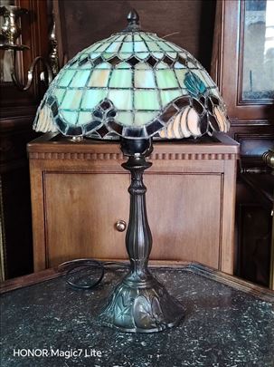 Stilska Elegantna Tiffany's Lampa