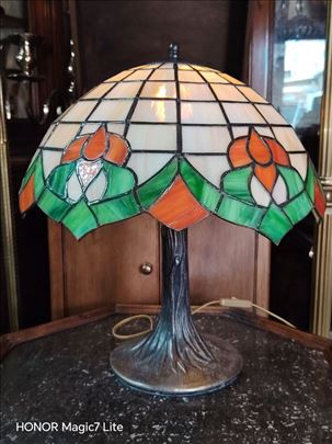 Stilska Ocuvana Tiffany's Lampa