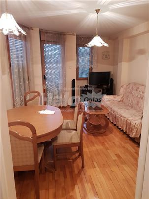 Trosoban stan u centru 