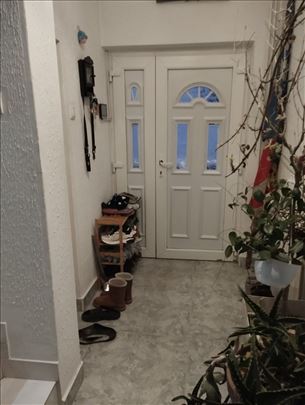 4,0,Krnjača,bl.Braće Marić,110m2,namešten,useljiv