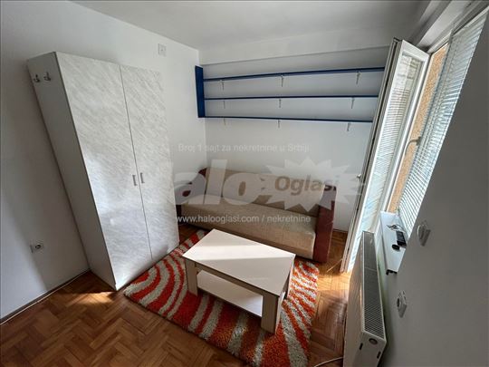 Garsonjera kod bolnice