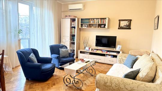 Gospodara Vučića, 2.5 stan sa parking mestom