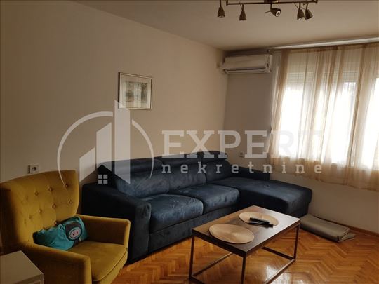 Izdaje se odličan stan u strogom centru Niša, 59m2