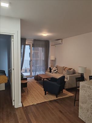  Izdaje se stan u kompleks Tesla Palace sa garazom