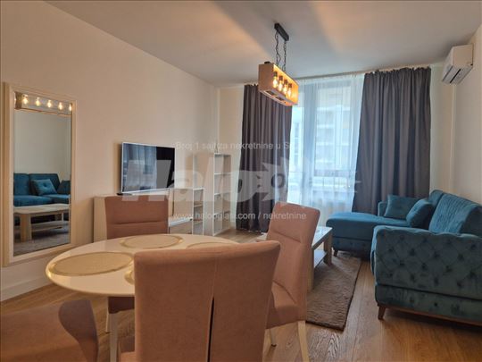 Izdaje se svetao stan u luksuznom naselju Beograd 