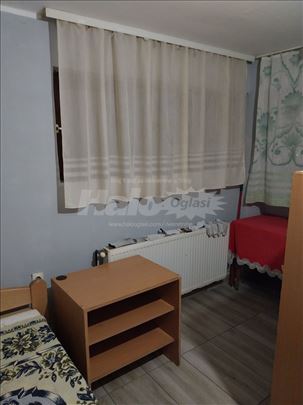 Izdajem garsonjeru za samca, kod Saobraćajnog 